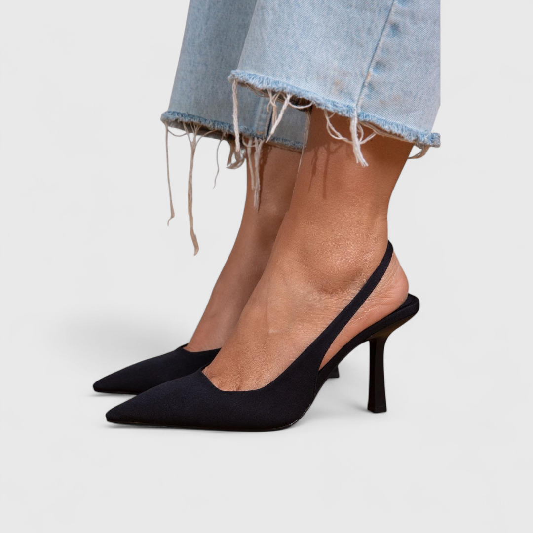 Black (almost sold out) / 7.5
